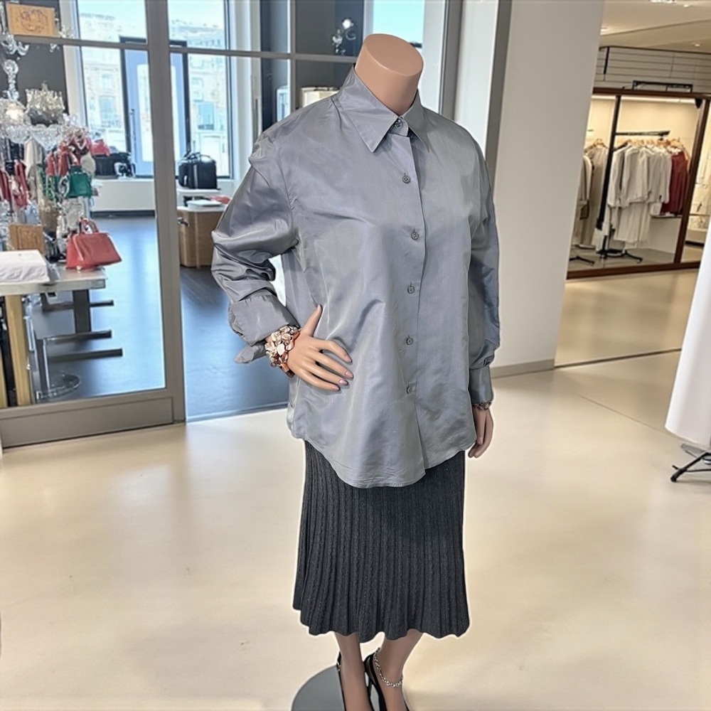 Ellen Tracy Sleek Silver Top 100% Silk w/ French Cuffs.☑️ - Picture 5 of 11